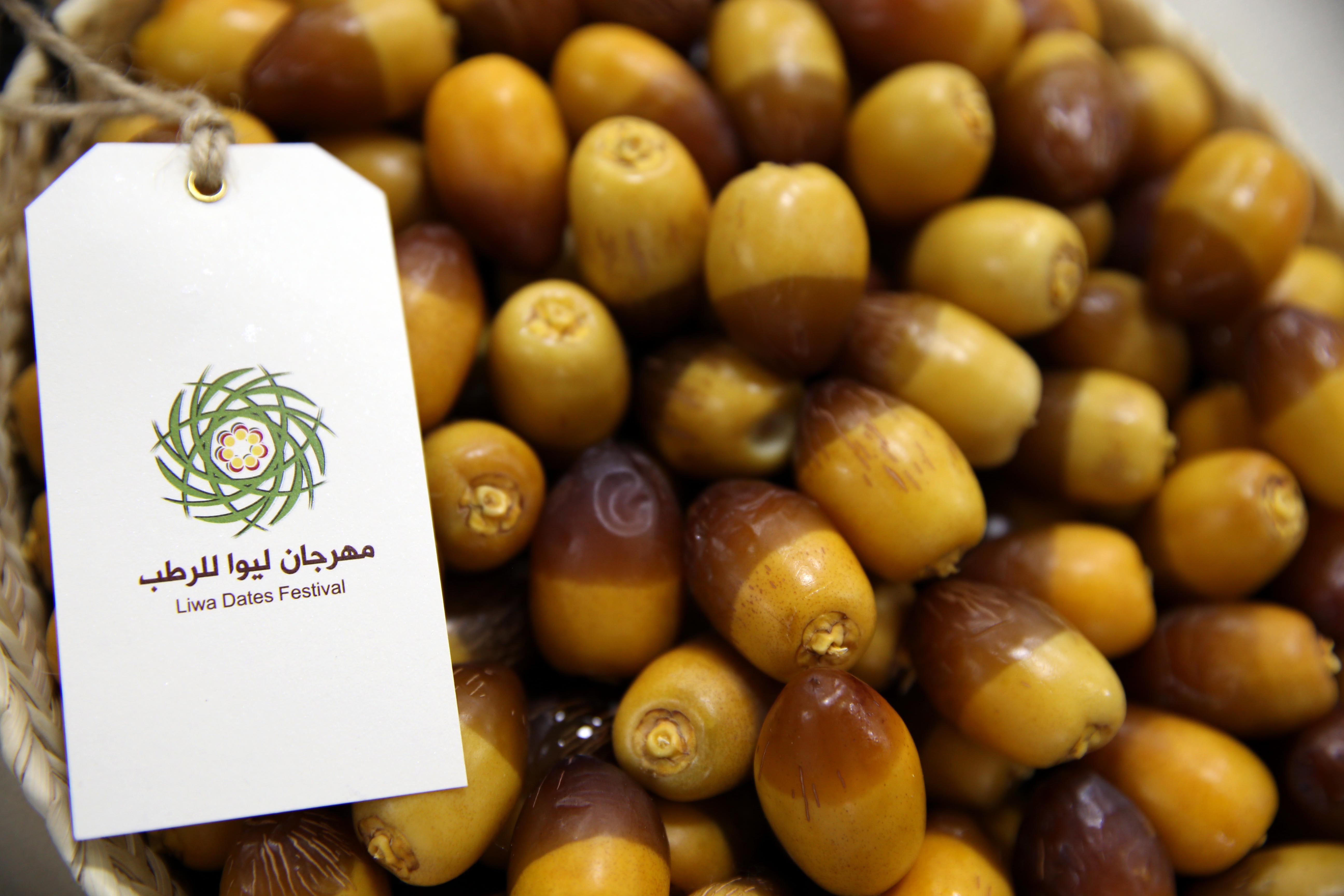 اللي ما يزرع الدبّاس ما ياخذ بنات الناس