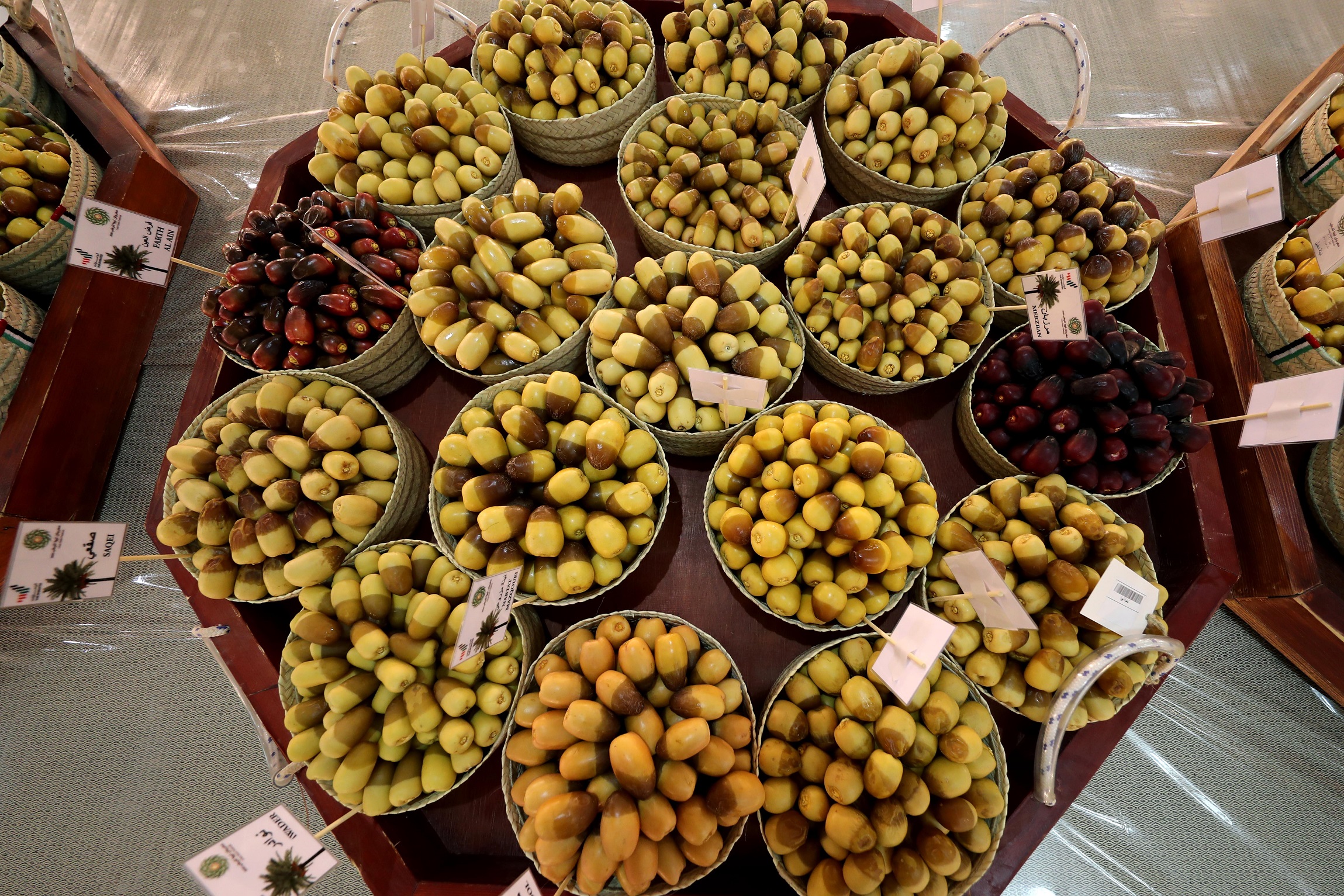 اللي ما يزرع الدبّاس ما ياخذ بنات الناس