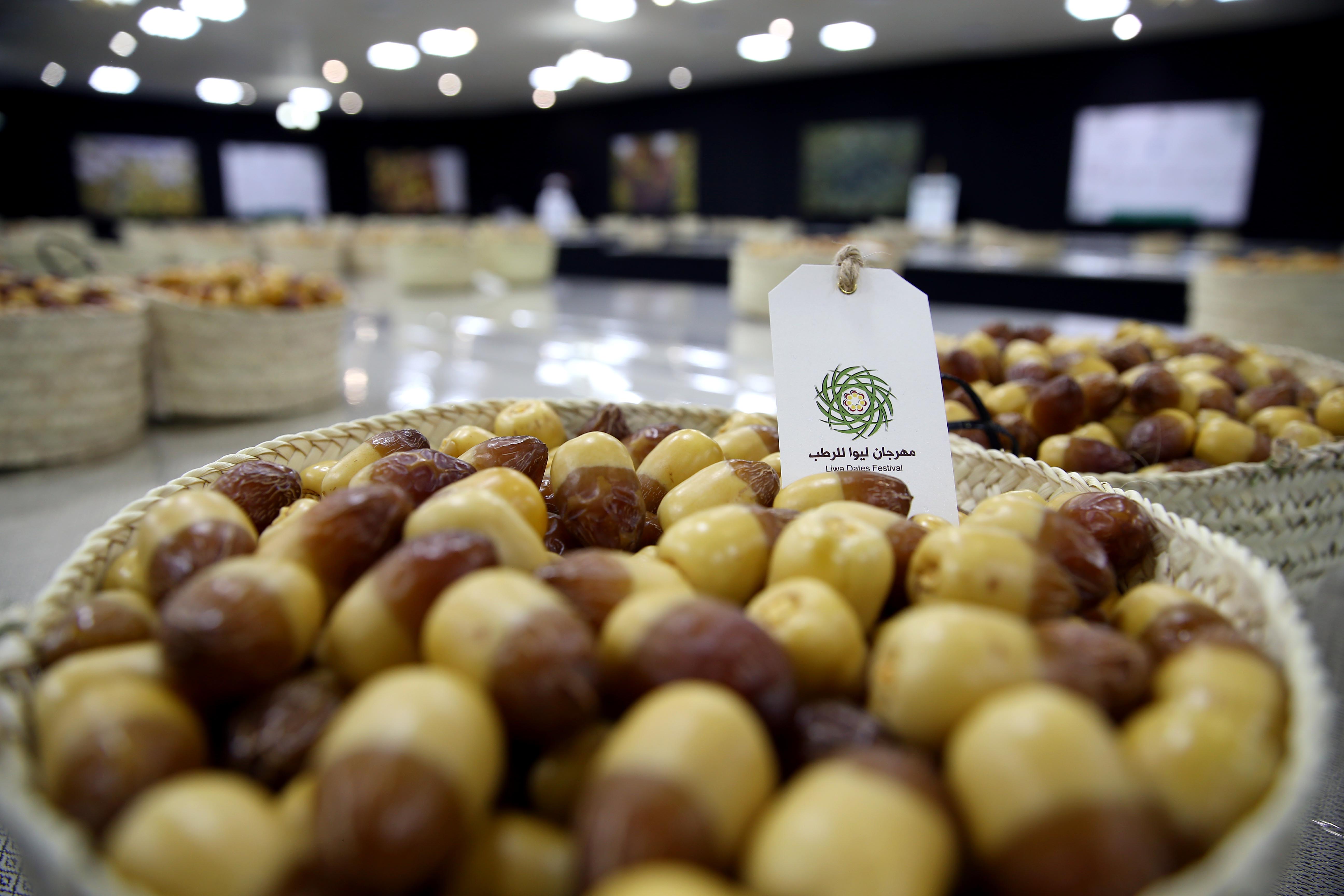 اللي ما يزرع الدبّاس ما ياخذ بنات الناس