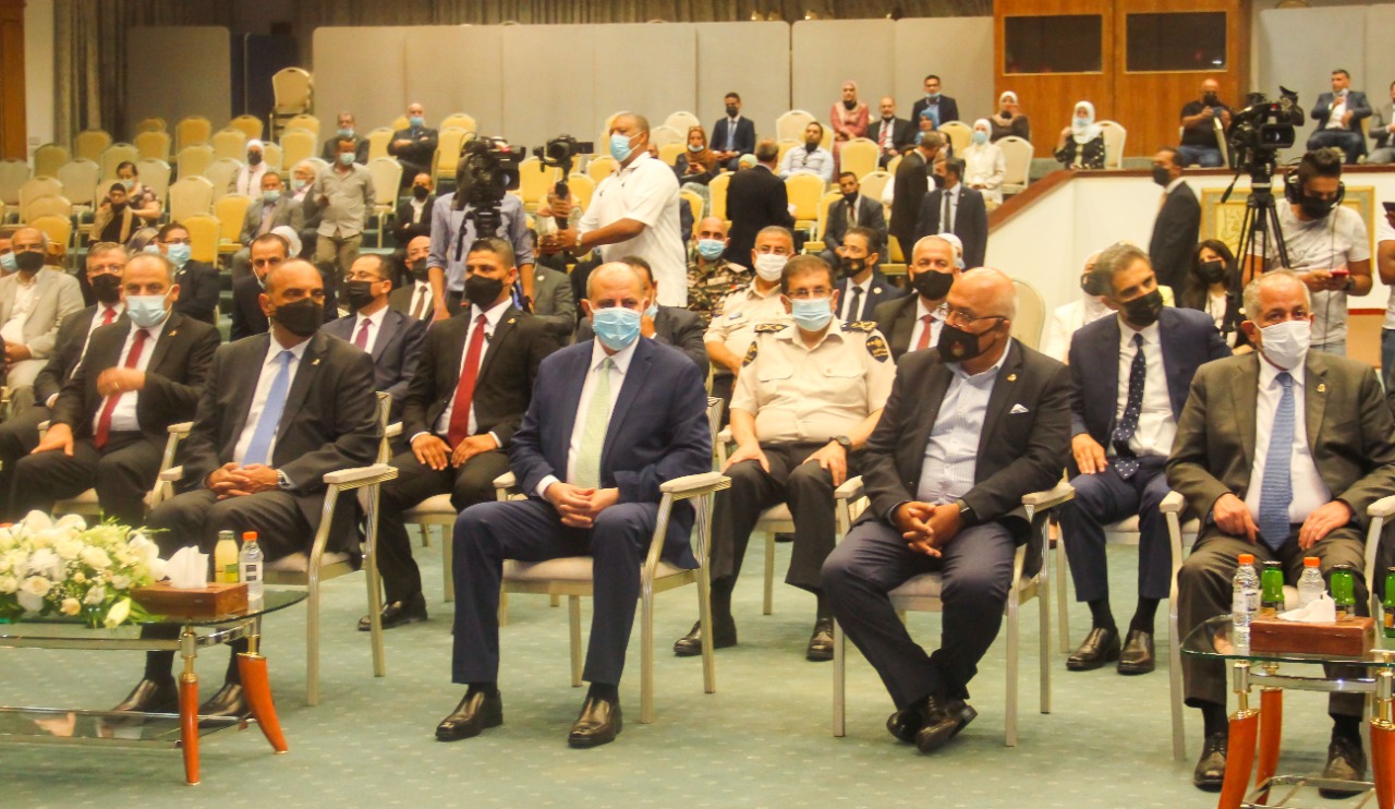 حصول ثلاث موظفين من دائرة الجمارك على جائزة الموظف المثالي في الخدمة المدنية