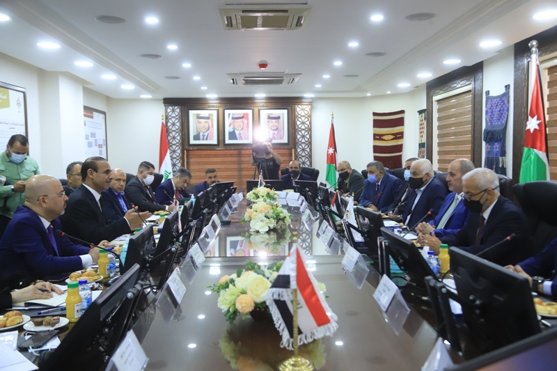 وزير العمل ونظيره العراقي يبحثان آليات التعاون المشترك بين البلدين في شؤون العمل