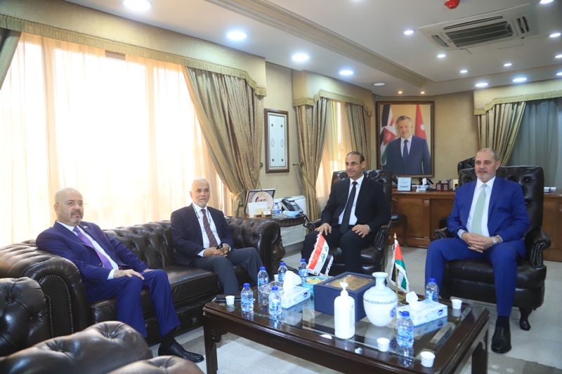 وزير العمل ونظيره العراقي يبحثان آليات التعاون المشترك بين البلدين في شؤون العمل