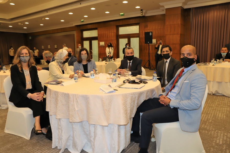 ابو قديس يفتتح الخلوة الفنية للجنة التوجيهية لبرنامج الوكالة الأمريكية للتنمية الدولية لإعداد وتأهيل المعلمين قبل الخدمة