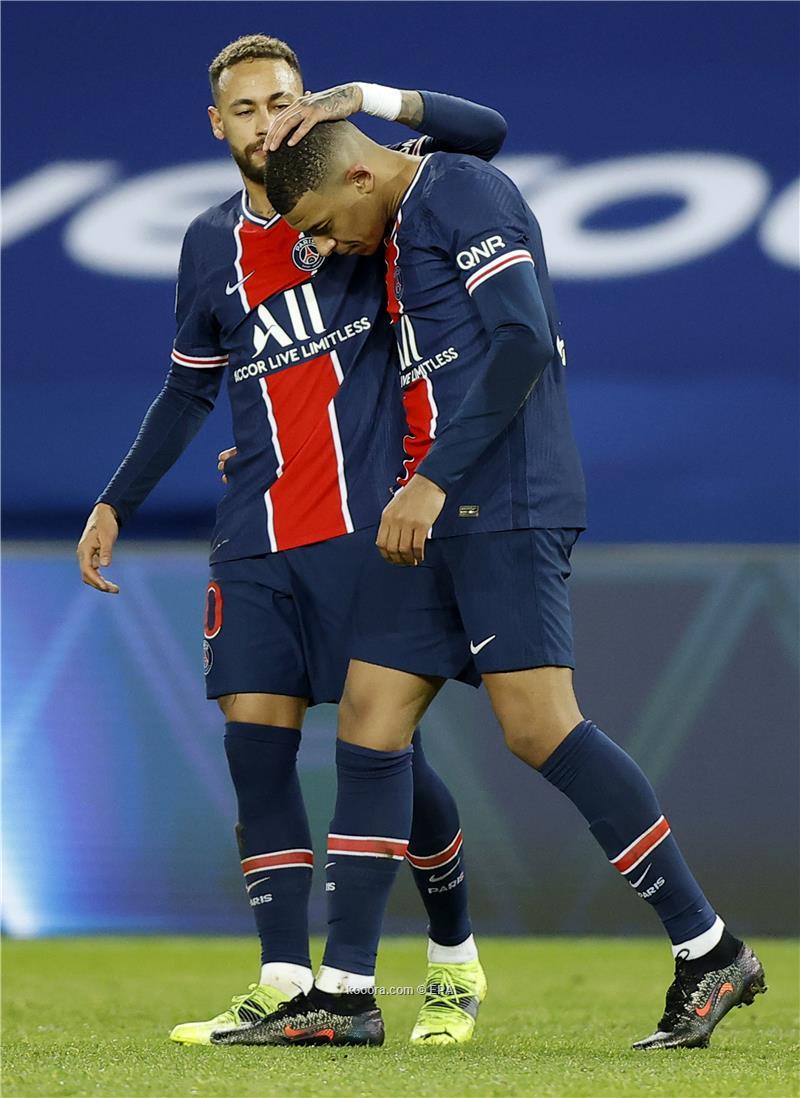 مبابي يتمسك بموقفه أمام تهديدات سان جيرمان