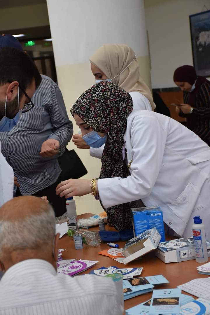 كلية الصيدلة بجامعة العلوم والتكنولوجيا تنفذ حملة توعوية داخل حرم مستشفى الملك المؤسس  