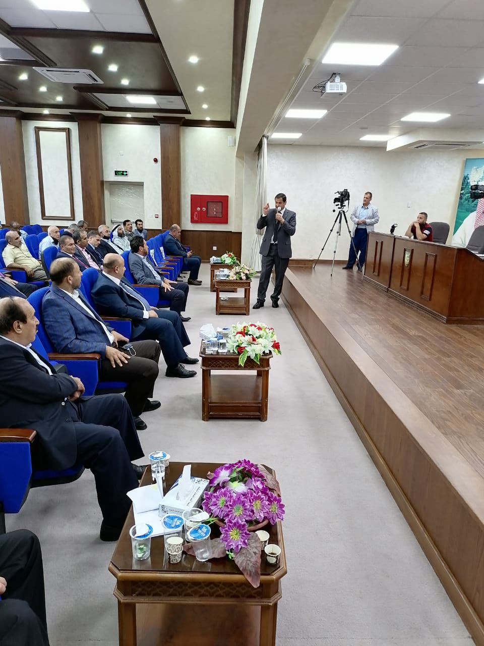 الزعبي يتفقد سير العمل في كلية عجلون الجامعة ويلتقي نواب المحافظة وعدد من أبناء المجتمع المحلي  