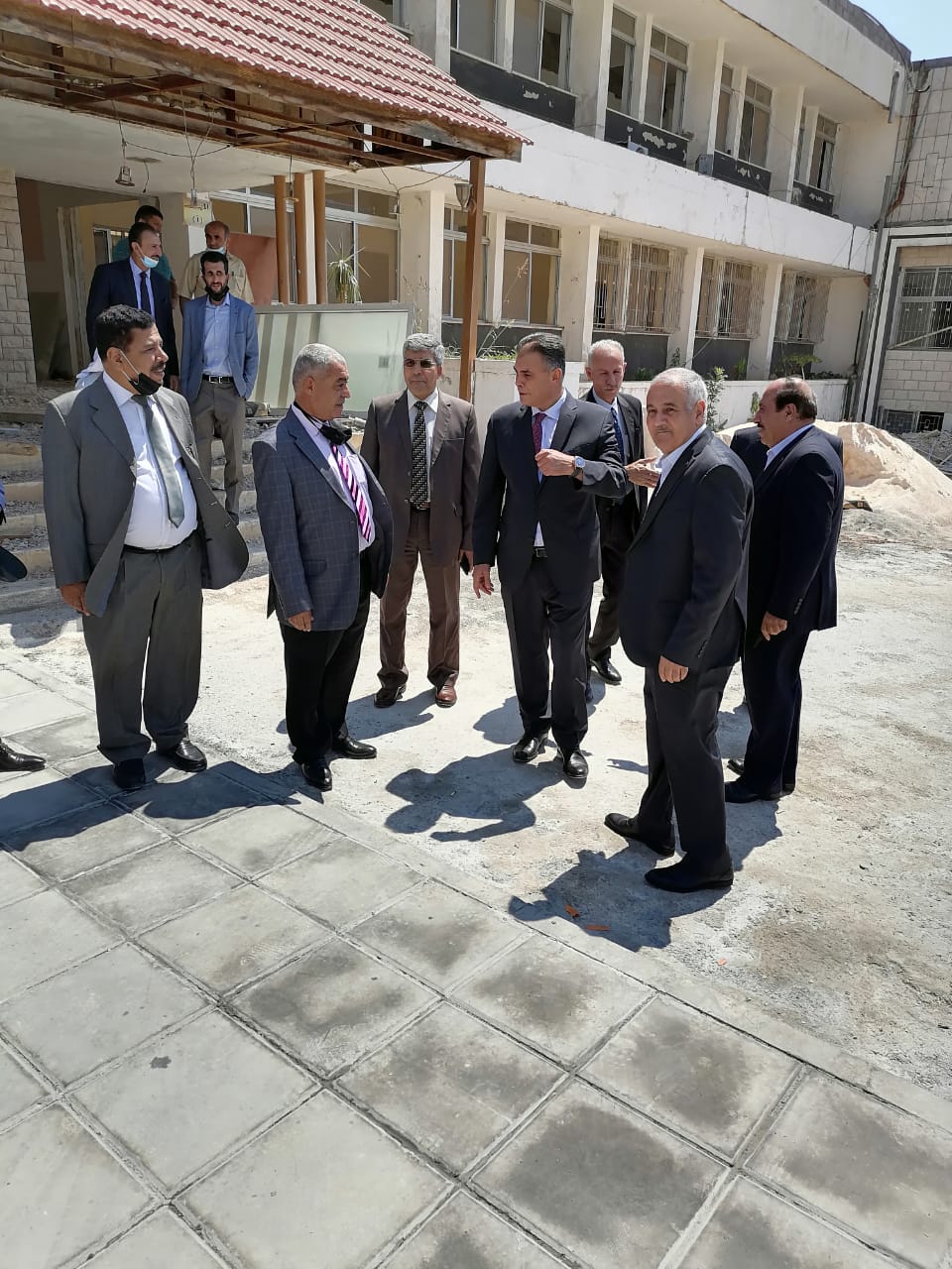 الزعبي يتفقد سير العمل في كلية عجلون الجامعة ويلتقي نواب المحافظة وعدد من أبناء المجتمع المحلي  