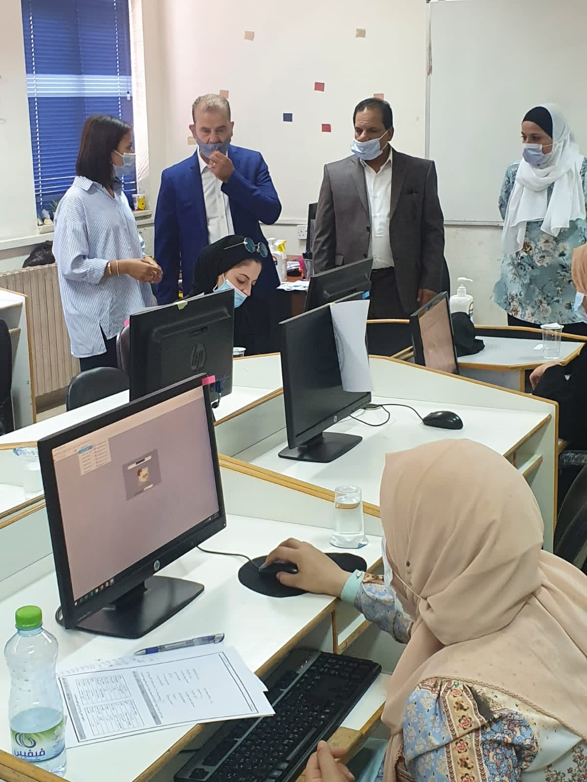 نائب رئيس البلقاء التطبيقية ومدير منطقة امتحان عمان الثانية يتفقدان سير الامتحان العملي للشامل في عدد من الكليات الرسمية والخاصة 