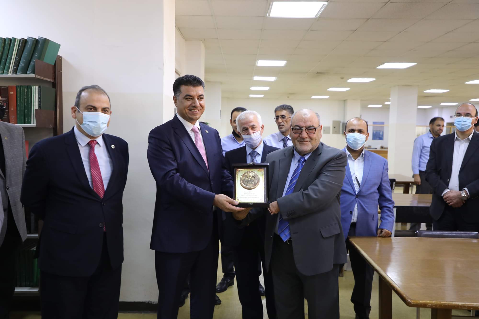 الحنيفات يفتتح مكتبة الهاشمية المُهداة من البحوث الزراعية 