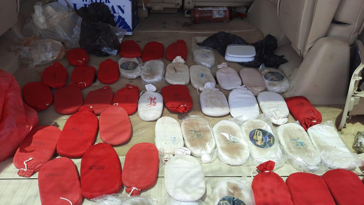 ضبط شخصين احدهما مصنف بالخطير في البادية الشمالية . 