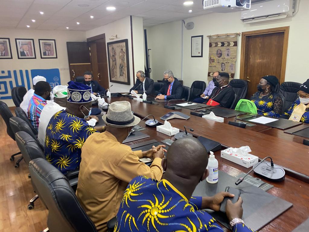 وزير السياحة يلتقي الوفد النيجيري القادم للمملكة بقصد السياحة الدينية  