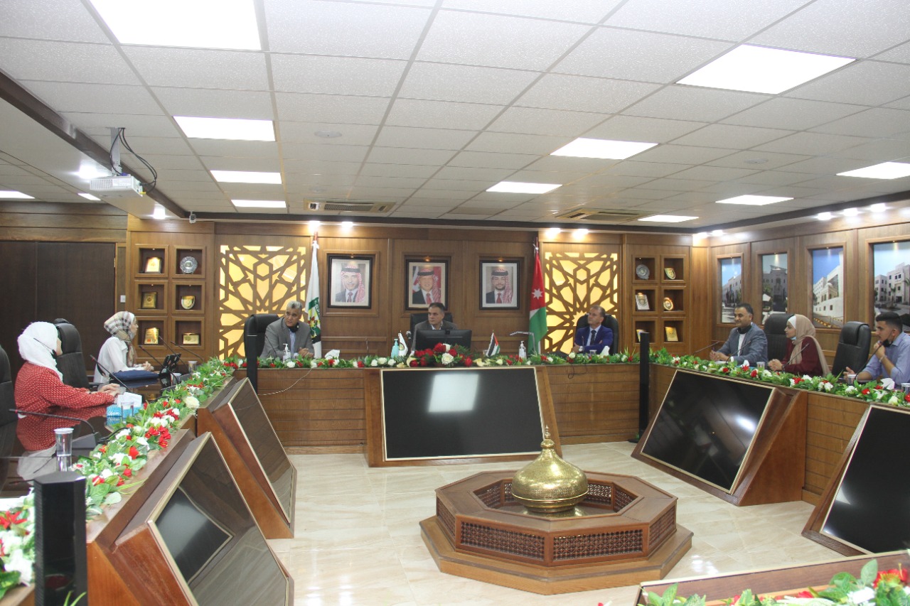 المبادرة الأولى في الجامعات الوطنية  