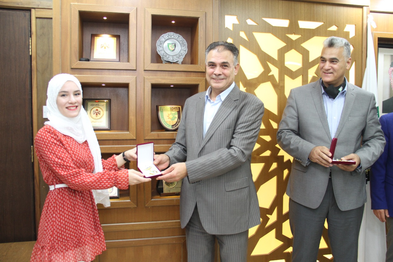 المبادرة الأولى في الجامعات الوطنية  