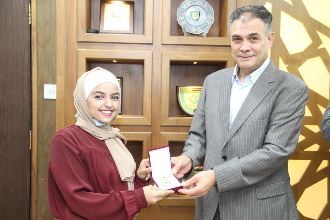 المبادرة الأولى في الجامعات الوطنية  