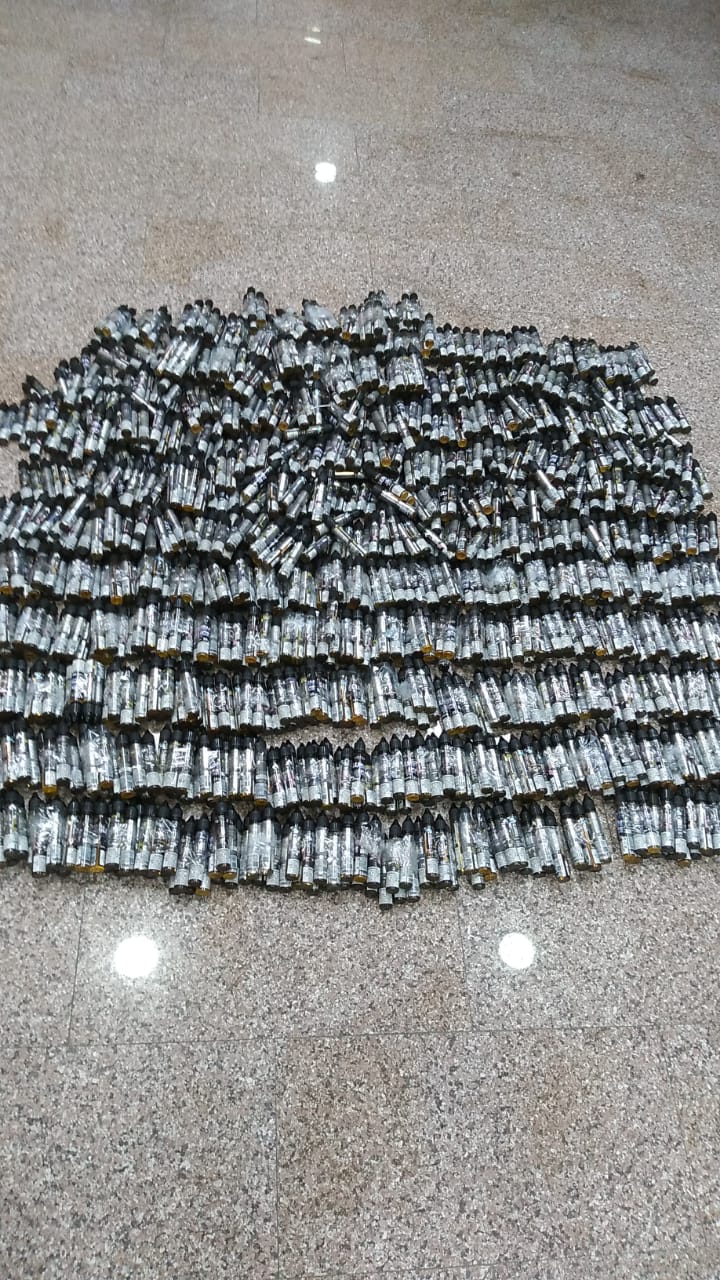 الجمارك تحبط تهريب هواتف خلوية وأجهزة كشف معادن ونكهات سجائر الكترونية 