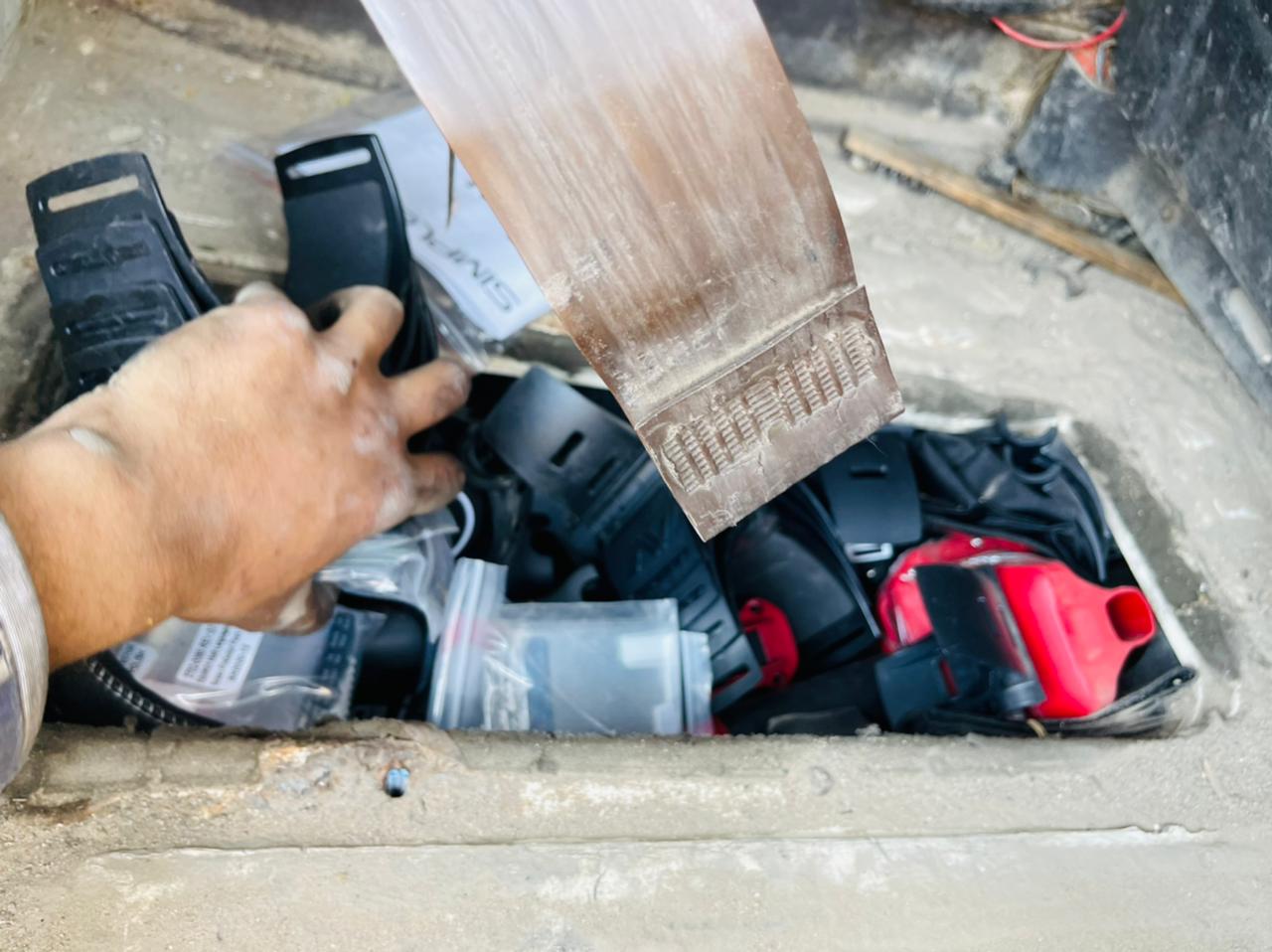 الجمارك تحبط تهريب هواتف خلوية وأجهزة كشف معادن ونكهات سجائر الكترونية 