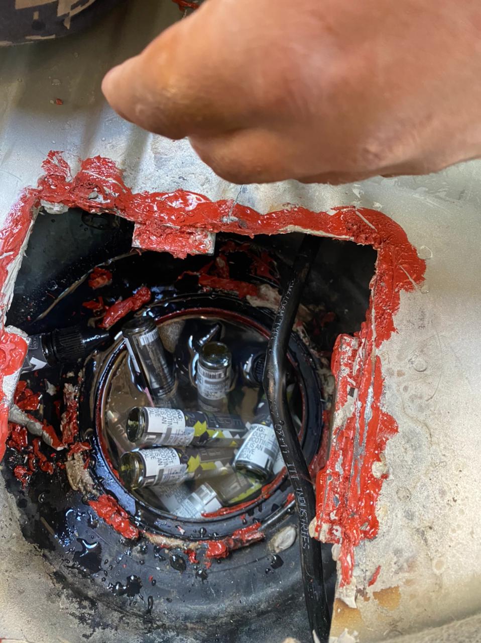 الجمارك تحبط تهريب هواتف خلوية وأجهزة كشف معادن ونكهات سجائر الكترونية 