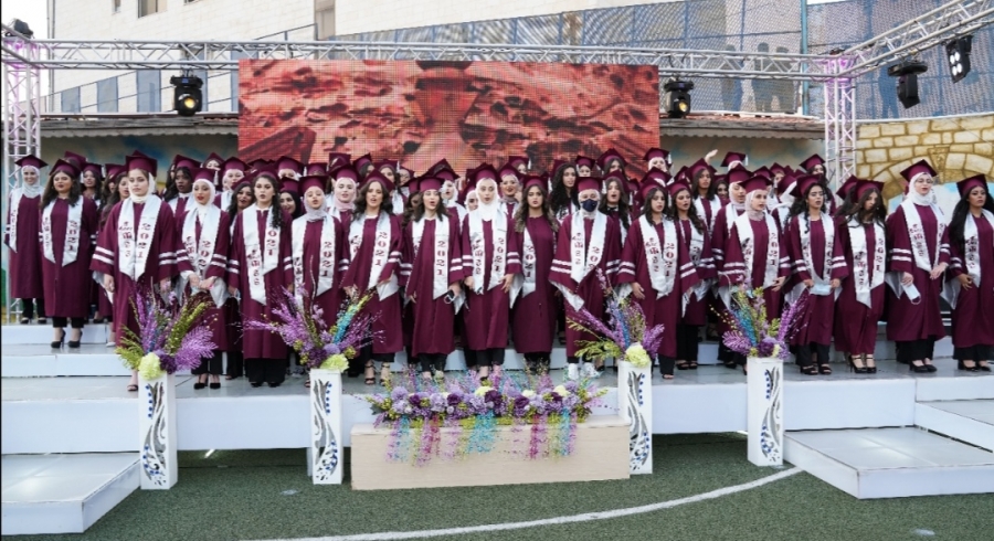 حفل تخريج الفوج السادس عشر من طالبات الثانوية العامة في مدارس النظم الحديثة