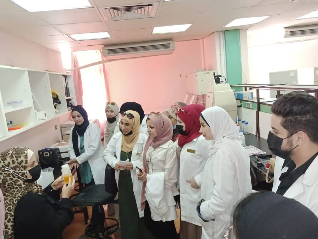 وفد من جامعة جدارا يزور مركز الأميرة هيا للتقانات الحيوية في جامعة العلوم والتكنولوجيا الأردنية 