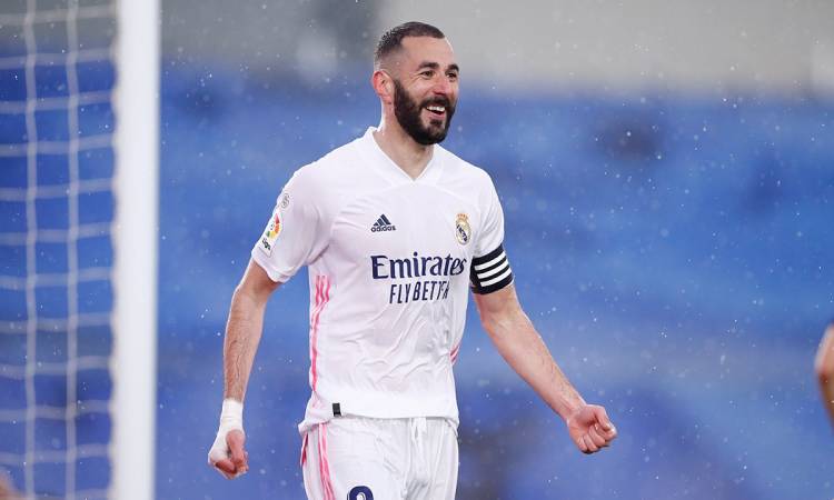 بنزيما يقود تشكيلة ريال مدريد المتوقعة أمام ألافيس