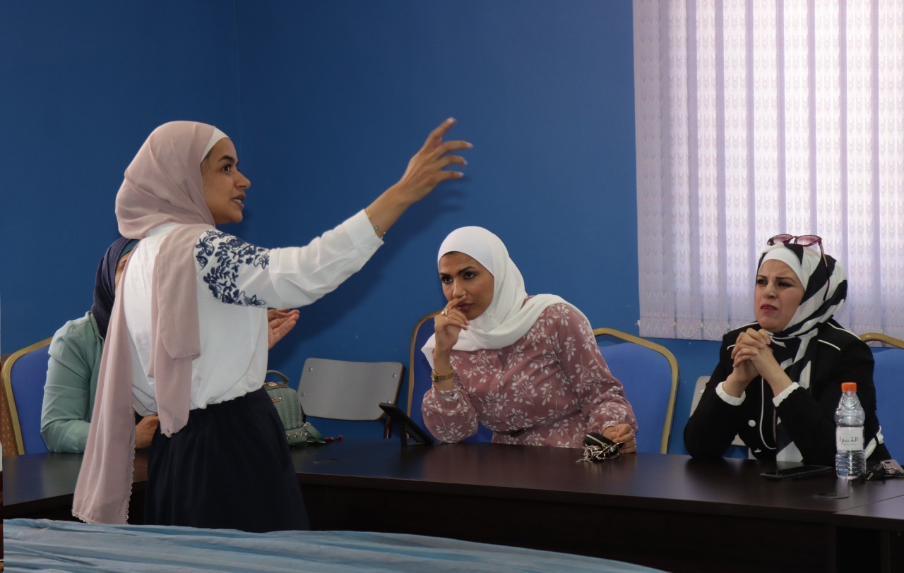 جلسة حوارية في جامعة الحسين بن طلال لإختيار شعار الحملة الترويجية للتوعية حول سرطان الثدي 