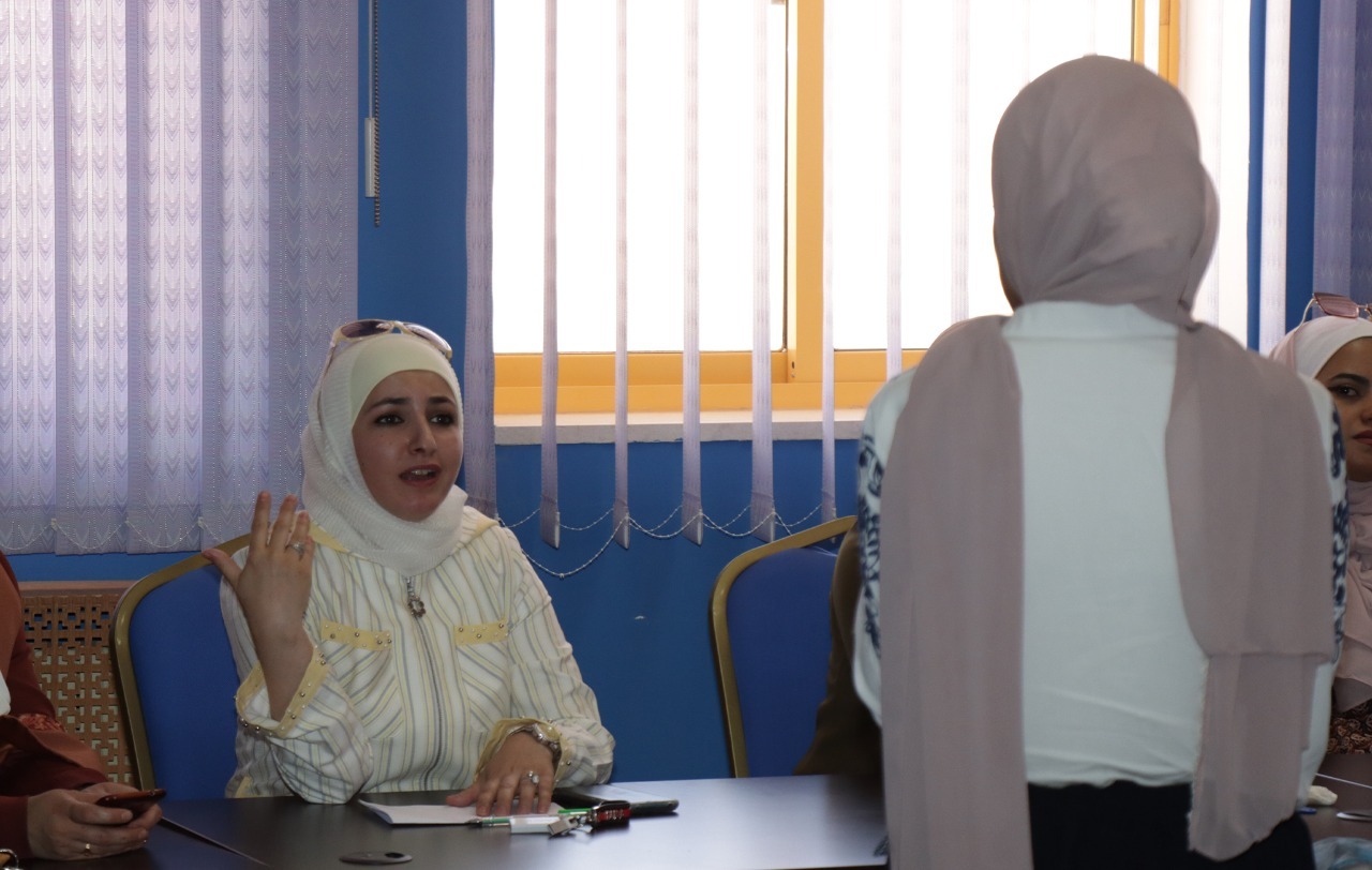 جلسة حوارية في جامعة الحسين بن طلال لإختيار شعار الحملة الترويجية للتوعية حول سرطان الثدي 