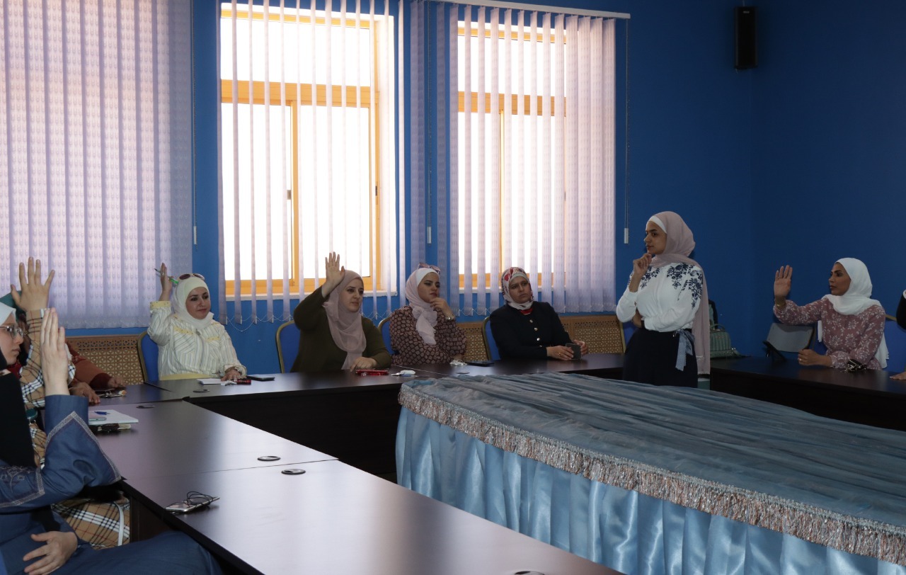 جلسة حوارية في جامعة الحسين بن طلال لإختيار شعار الحملة الترويجية للتوعية حول سرطان الثدي 