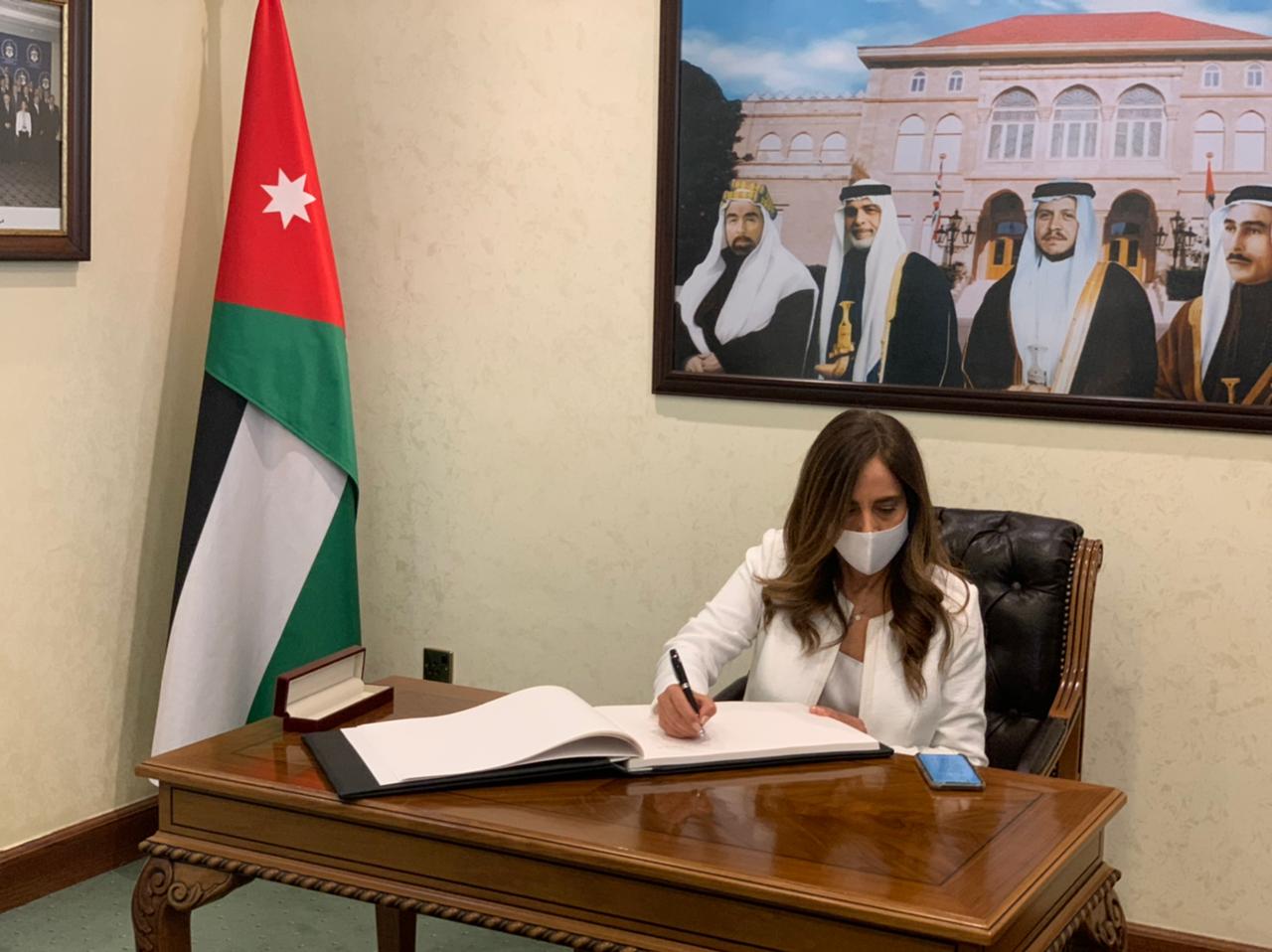 الصفدي يستقبل وزيرة الدفاع والخارجية والمغتربين بالوكالة في حكومة تصريف الأعمال اللبنانية