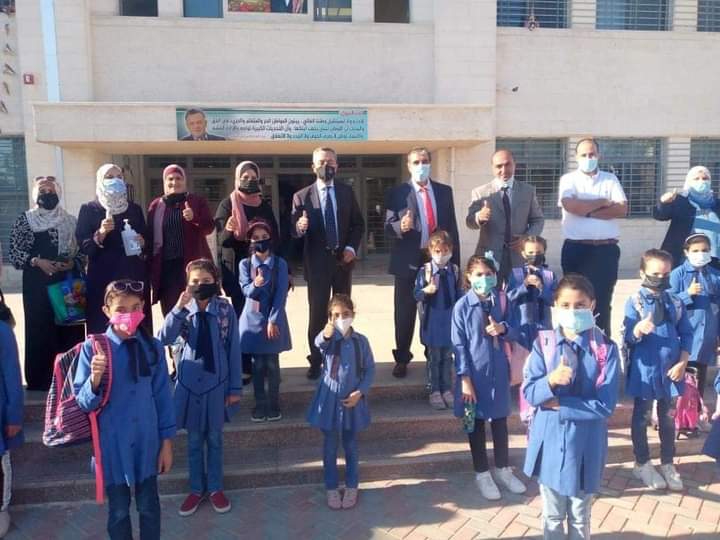 وزير التربية والتعليم يتفقد تنفيذ برنامج الفاقد التعليمي بمدرسة الصريح الأساسية للبنات