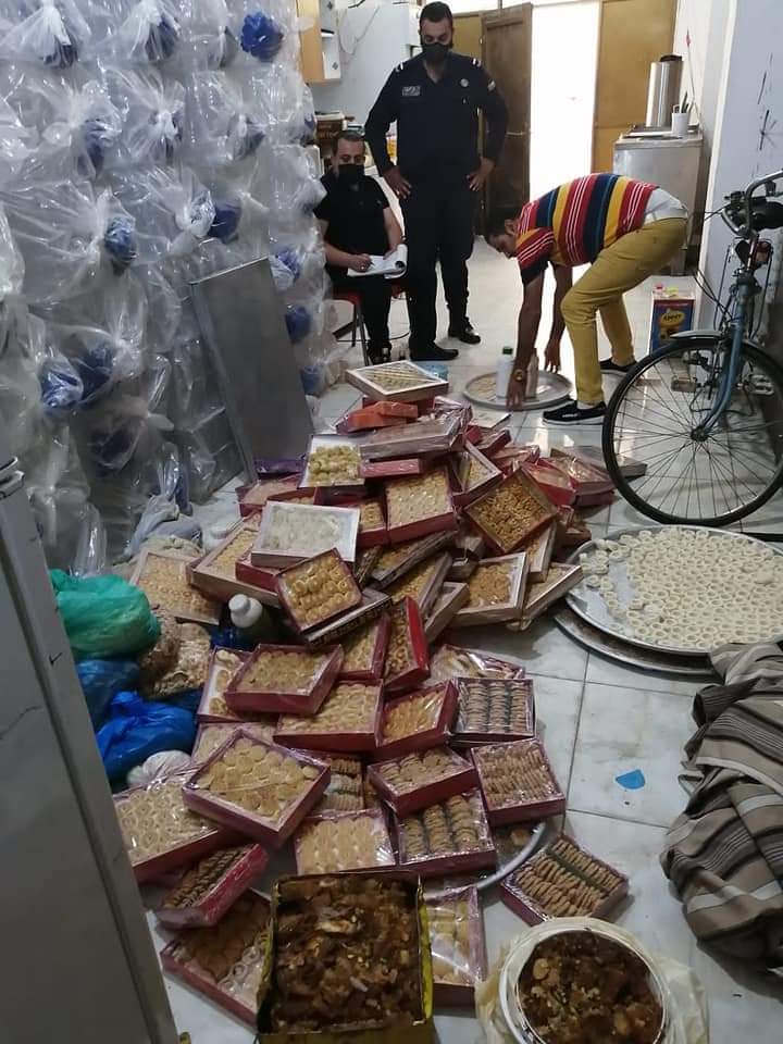 الرمثا : ضبط وإتلاف 215 كغم من الحلويات الفاسدة في احد محلات الحلويات 