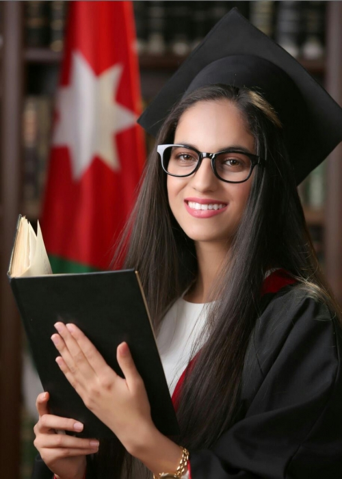 ابنة الزميل الصحفي بلال الغلاييني مبارك النجاح في الثانوية العامة