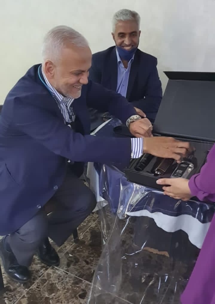 وزير التنمية الاجتماعية يهنئ منتفعين من خدمات الوزارة بنجاحهما في الثانوية العامة 