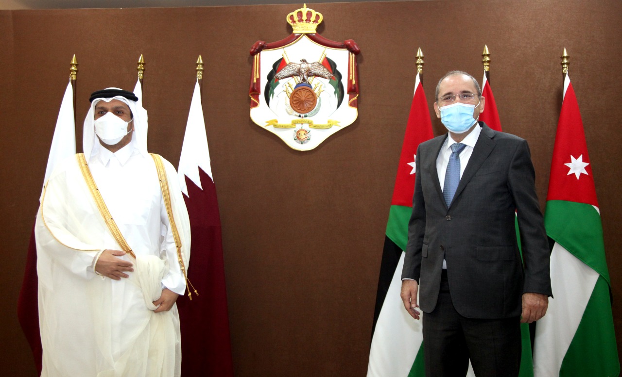 الصفدي يلتقي نظيره القطري لبحث سبل تعزيز العلاقات الأخوية بين البلدين الشقيقين 