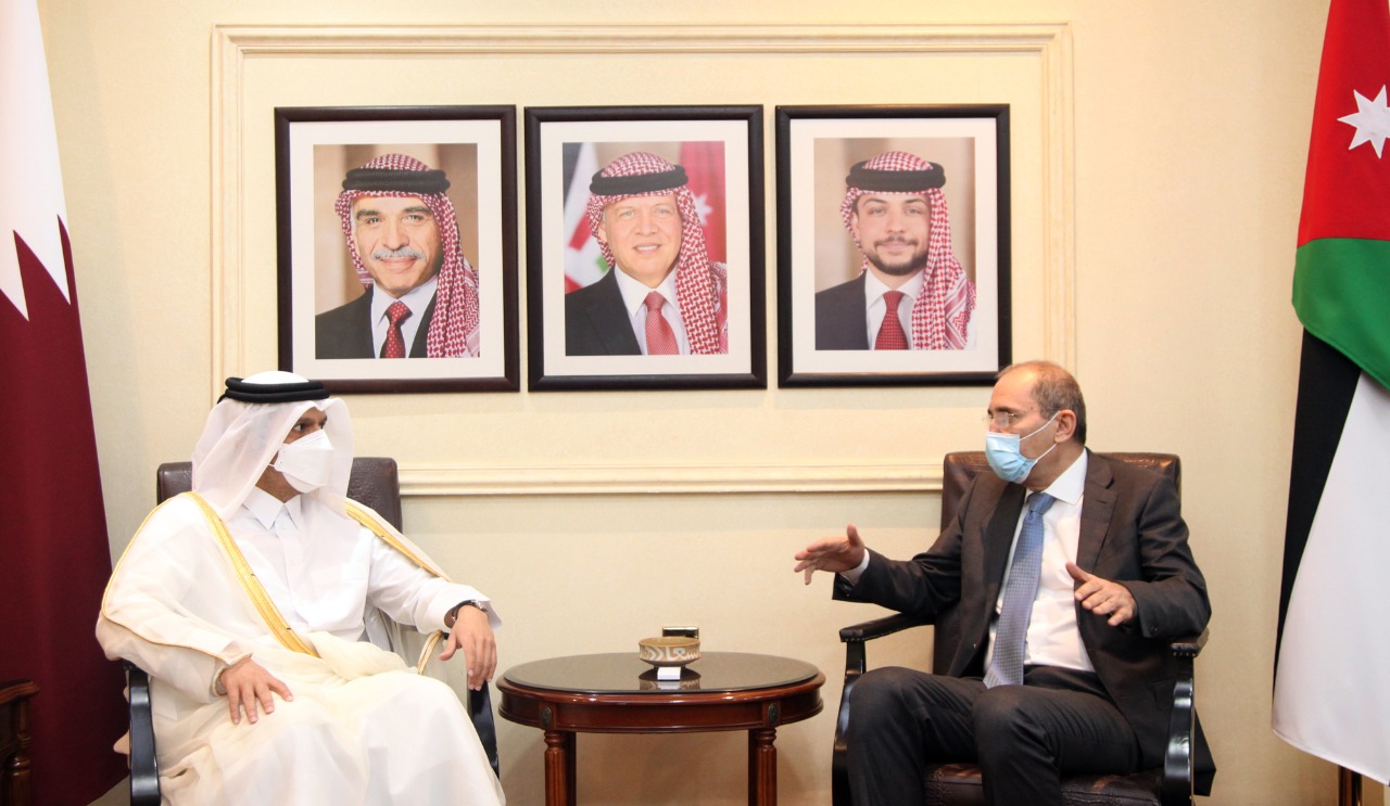 الصفدي يلتقي نظيره القطري لبحث سبل تعزيز العلاقات الأخوية بين البلدين الشقيقين 