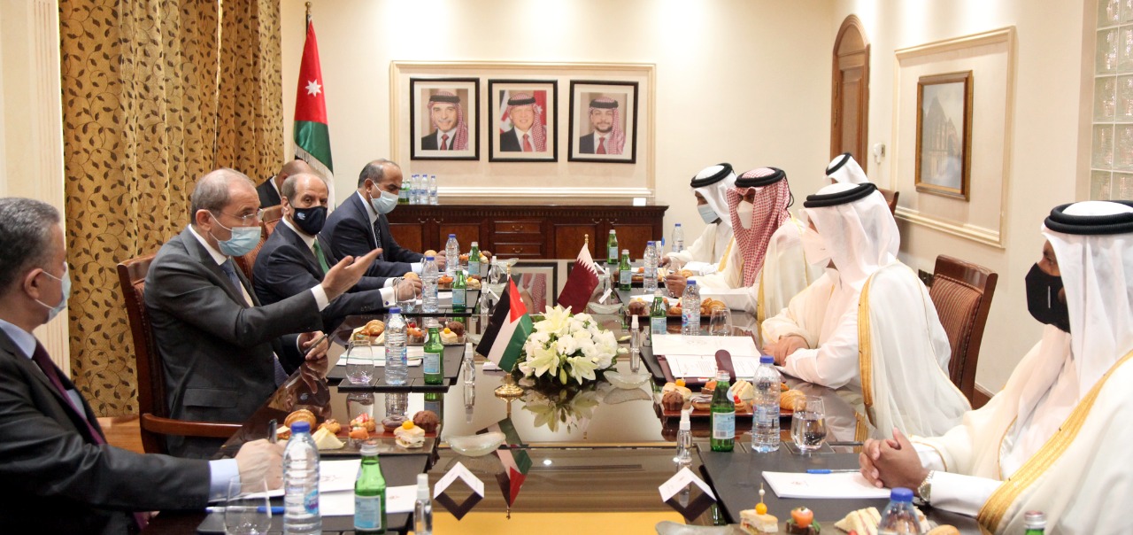 الصفدي يلتقي نظيره القطري لبحث سبل تعزيز العلاقات الأخوية بين البلدين الشقيقين 