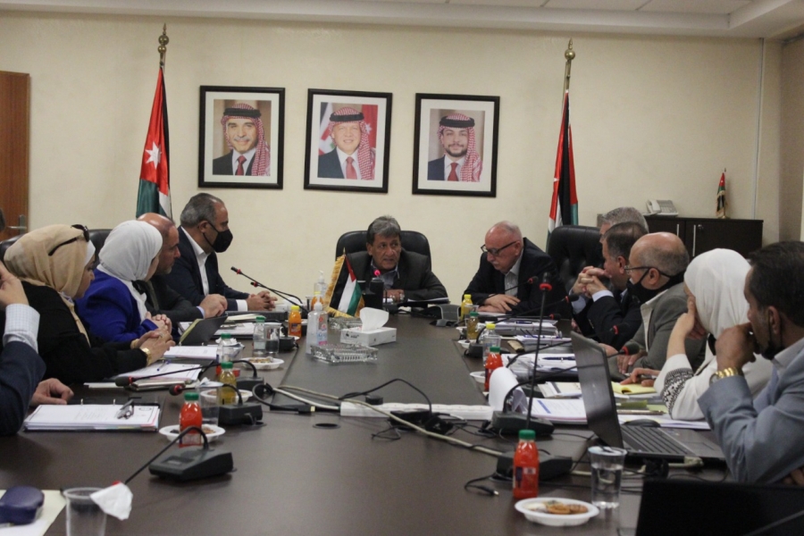 اللجنة التوجيهية لمشروع حافلات التردد المنتظم (السريع) عمان – الزرقاء تعقد اجتماعا