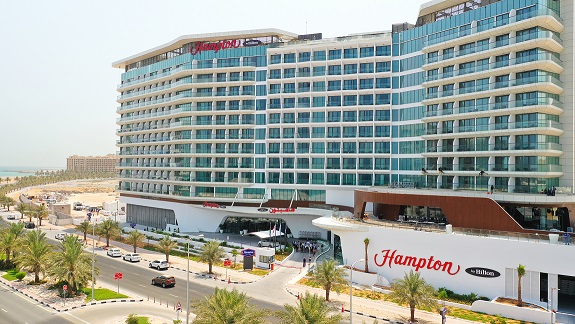 مرجان تُرحّب بمشروعٍ فندقي جديد بقيمة 450 مليون درهم إماراتي: افتتح أكبر فنادق هامبتون باي هيلتون في العالم أبوابه أمام النزلاء في جزيرة المرجان