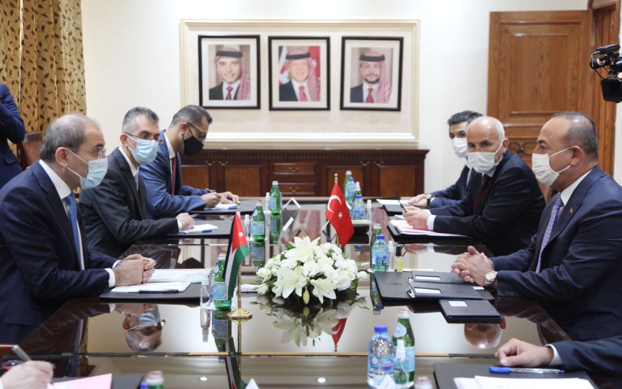 الصفدي يستقبل نظيره التركي لبحث سبل تعزيز العلاقات الثنائية المتميزة بين البلدين، ومناقشة المستجدات الإقليمية والدولية ذات الاهتمام المشترك