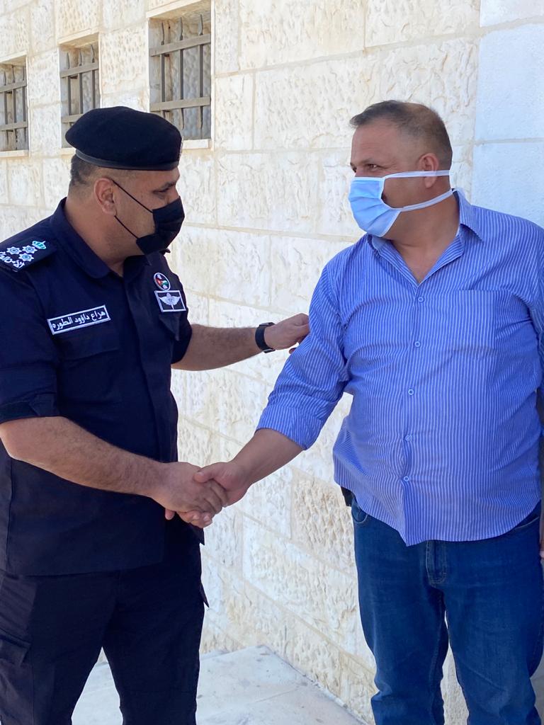 مدير شرطة مادبا يكرم الكوادر العاملة بأزمة كورونا في صحة مادبا 