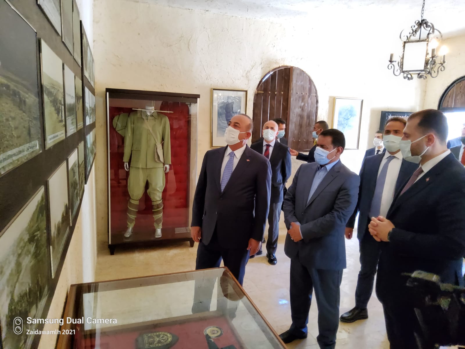 وزير الخارجية التركي يزور صرح الشهداء الأتراك في السلط .. صور 