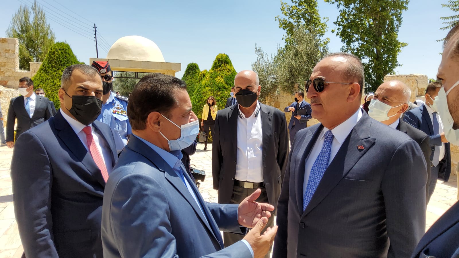 وزير الخارجية التركي يزور صرح الشهداء الأتراك في السلط .. صور 