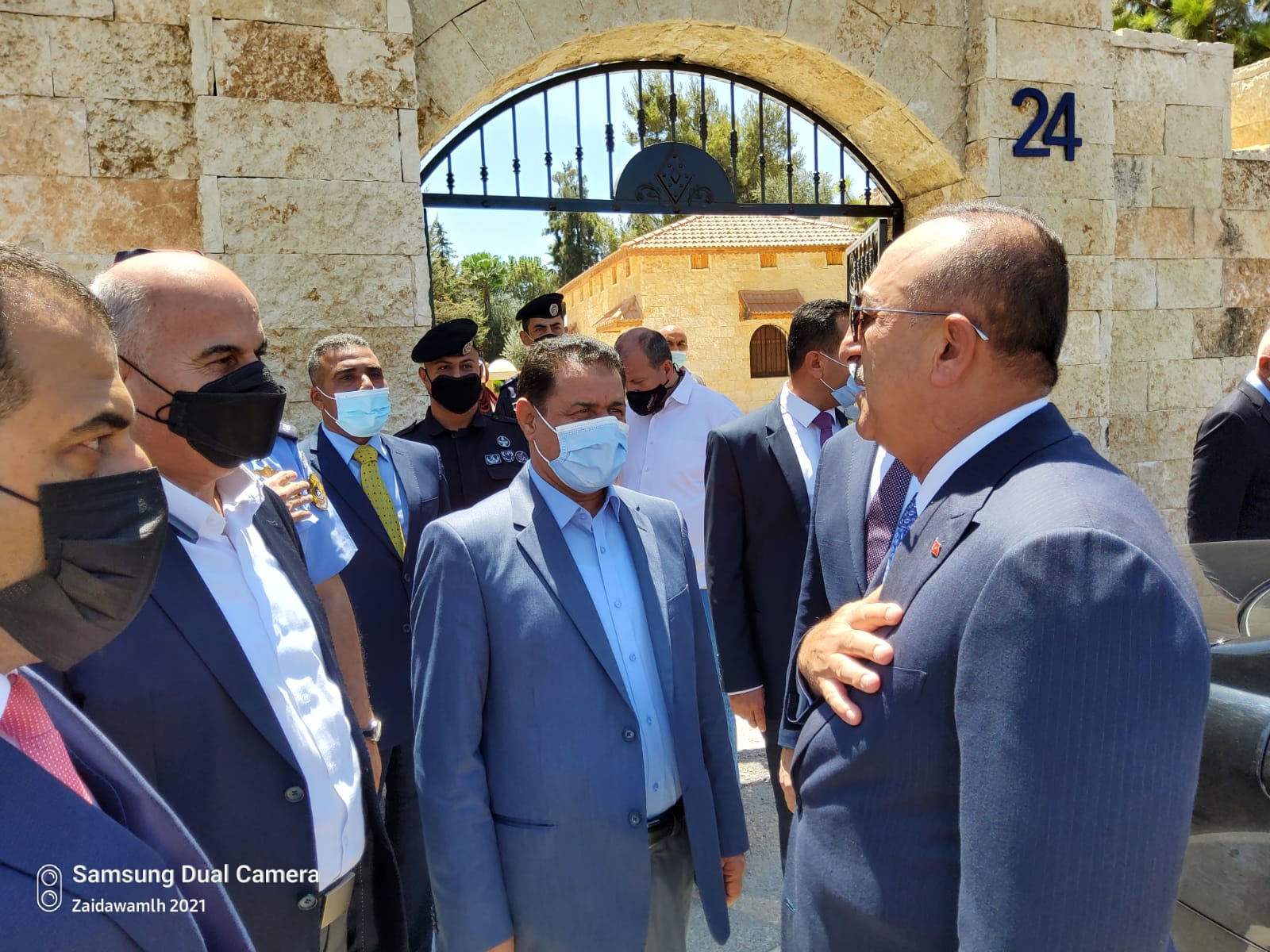 وزير الخارجية التركي يزور صرح الشهداء الأتراك في السلط .. صور 