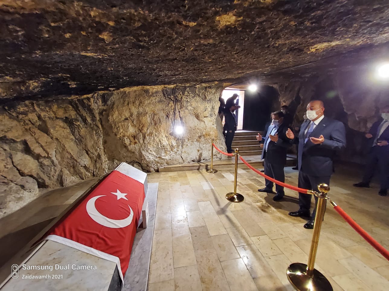 وزير الخارجية التركي يزور صرح الشهداء الأتراك في السلط .. صور 