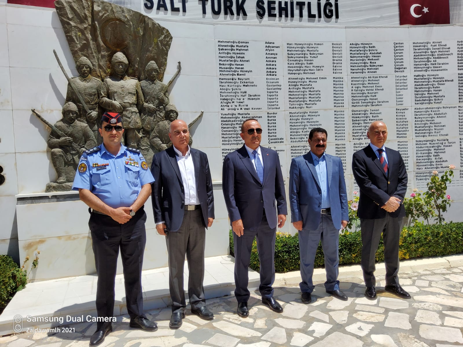 وزير الخارجية التركي يزور صرح الشهداء الأتراك في السلط .. صور 