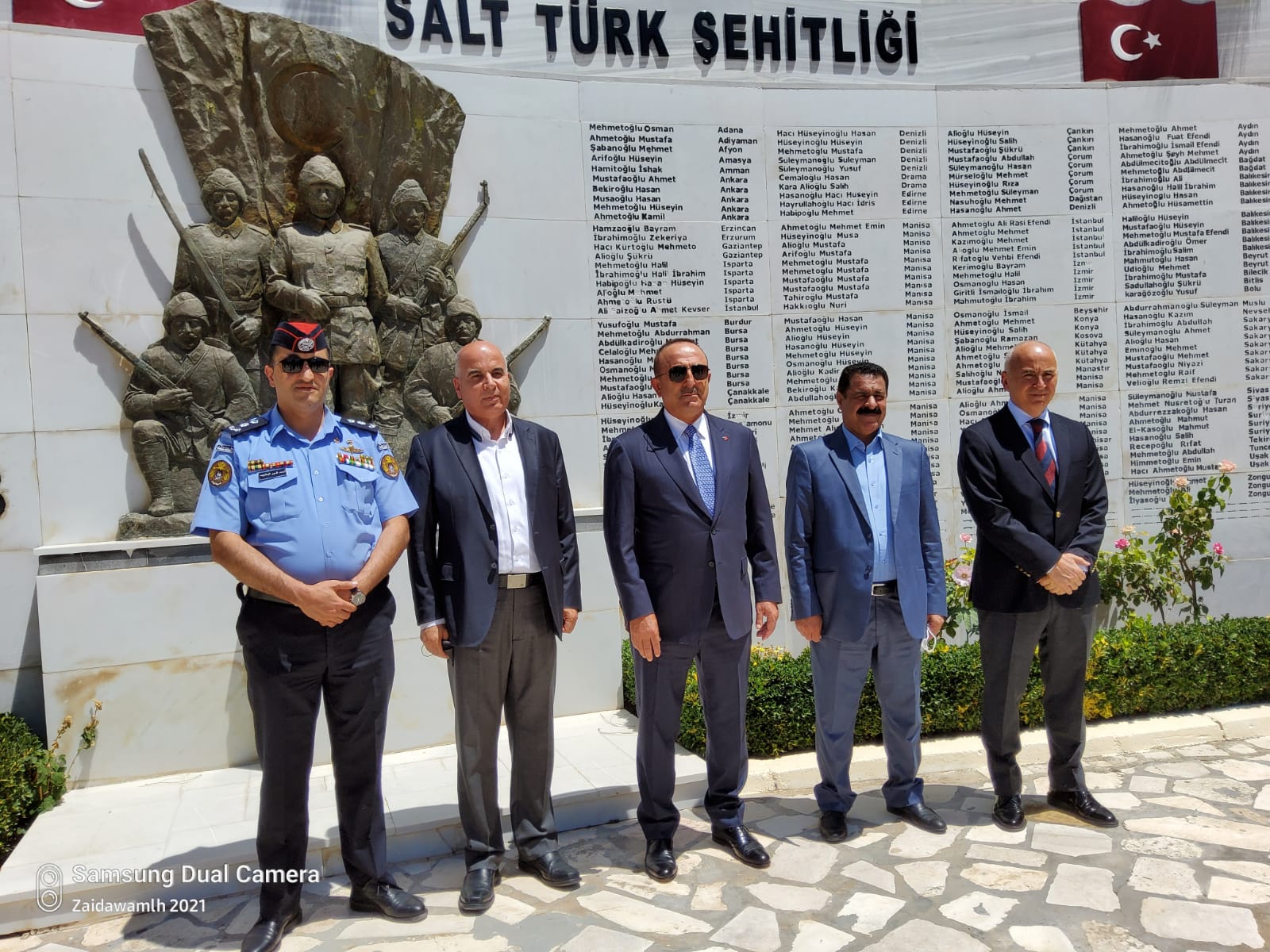 وزير الخارجية التركي يزور صرح الشهداء الأتراك في السلط .. صور 