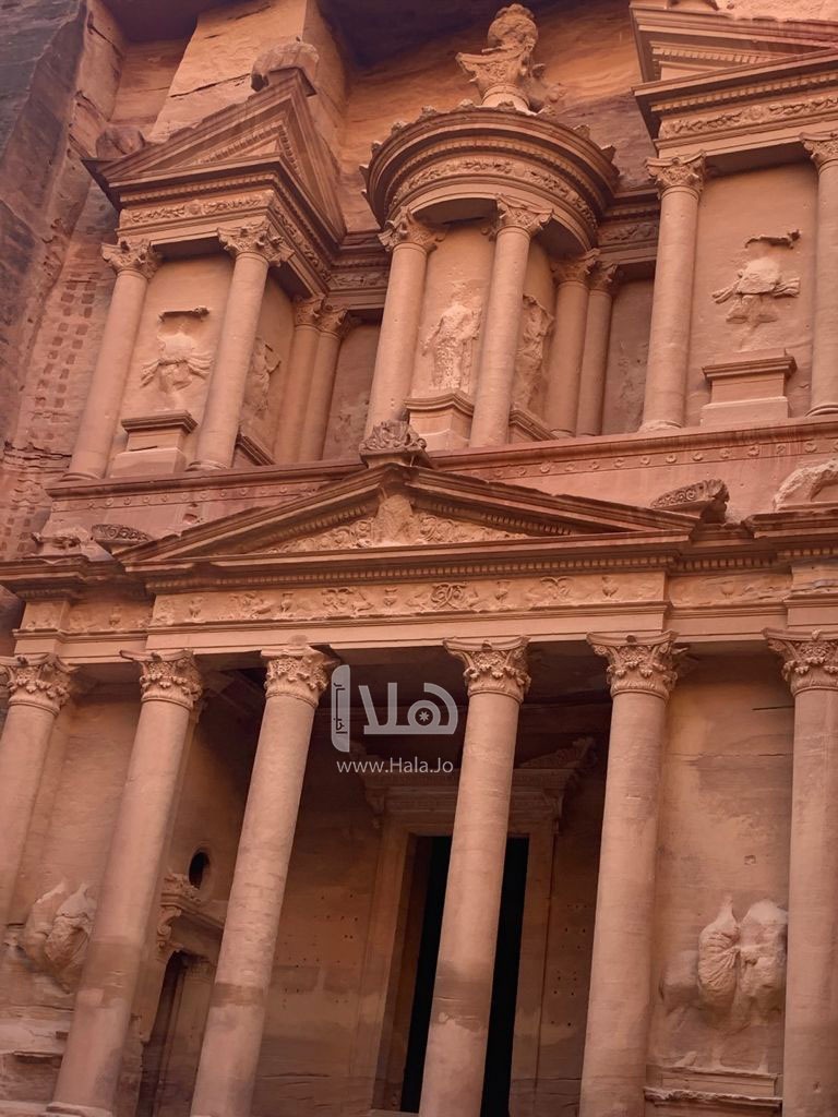 هبوط حاد بالدخل السياحي.. 44 خلال 6 أشهر