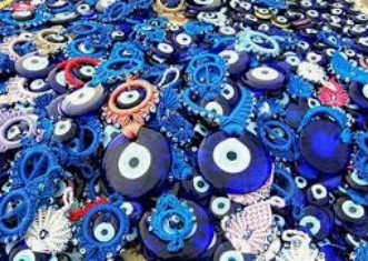 الدكتورة ثروت المعاقبة تكتب : عيون زرقاء ..