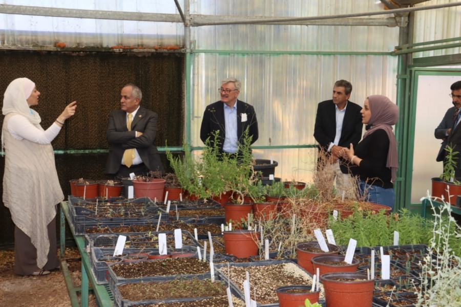وزير الثقافة يزور الحديقة النباتية الملكية في تل الرمان جرش وزارة الثقافة