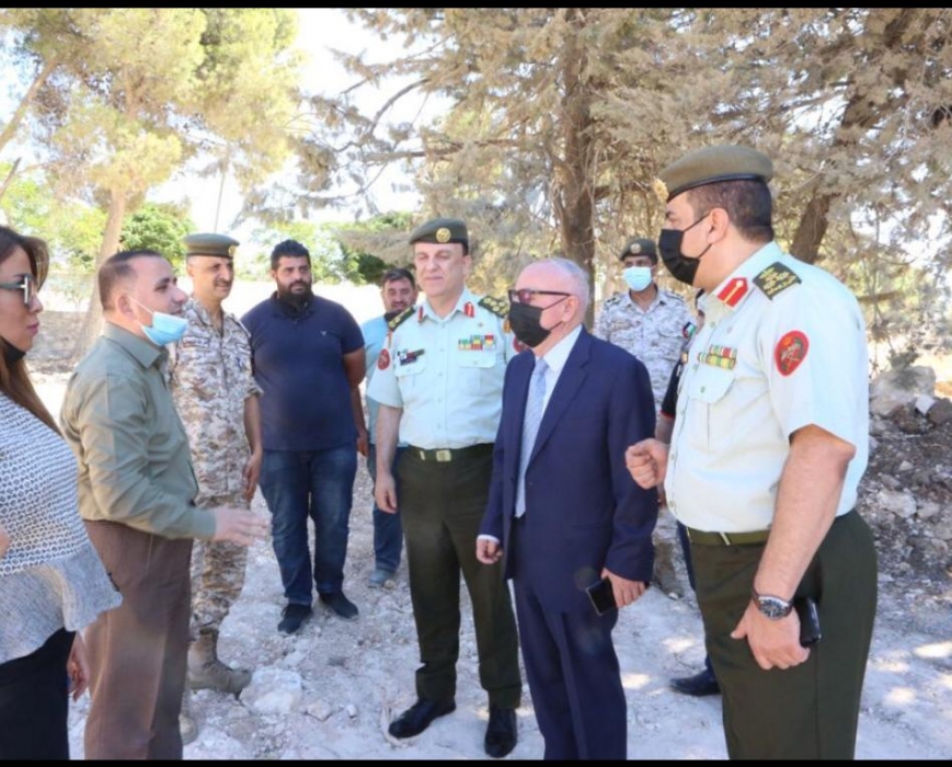 وزير الأشغال يتفقد اعمال مشروع ساحات اصطفاف المركبات في مدينة الحسين الطبية