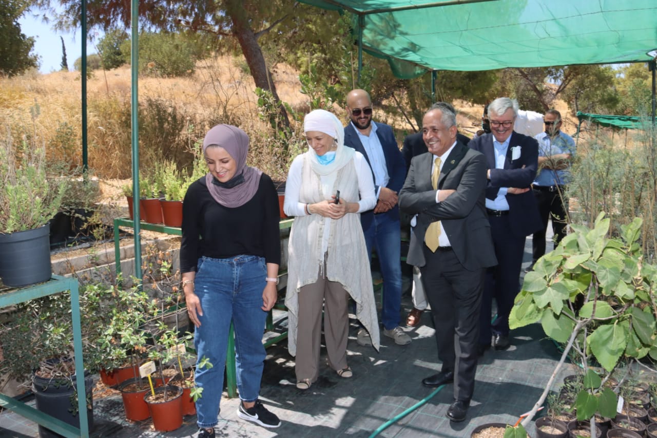 وزير الثقافة يزور الحديقة النباتية الملكية في تل الرمان جرش- وزارة الثقافة